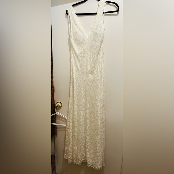 Wedding dress worn once - Picture 2 of 2